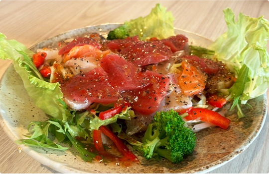 お刺身たっぷり！道楽サラダ